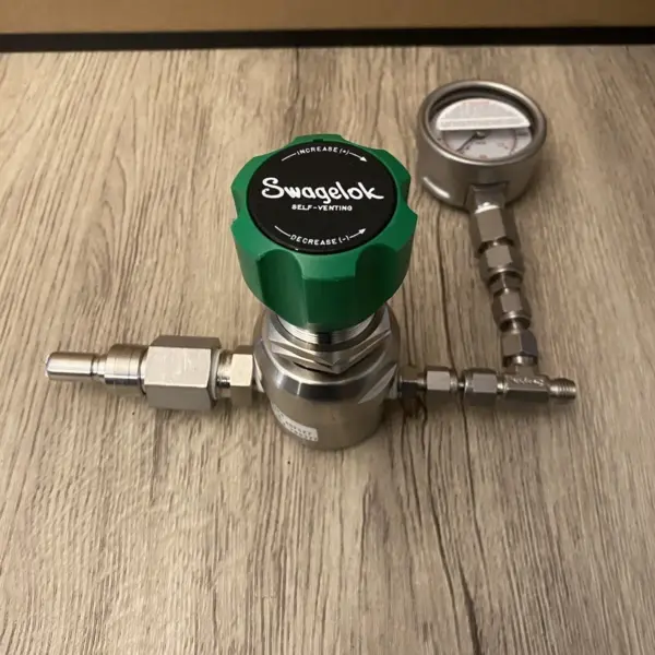 Swagelok Pressure Regulator General Purpose K Series KPR1DJA425C60000 with Gauge